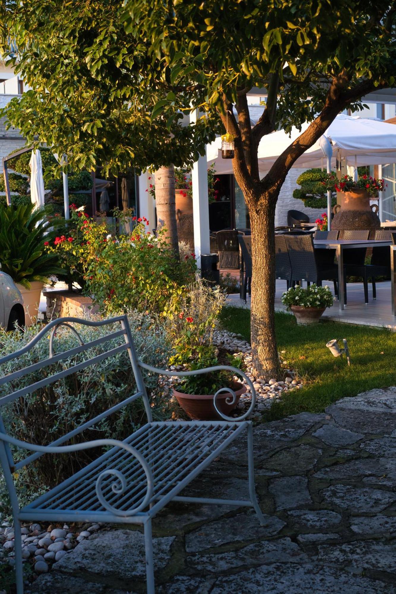 Kora Park Resort Formia Exterior foto